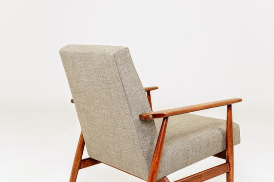 Image 1 of Scandinavische loungestoel met grijze zachte bekleding | Opgeknapte vintage fauteuil