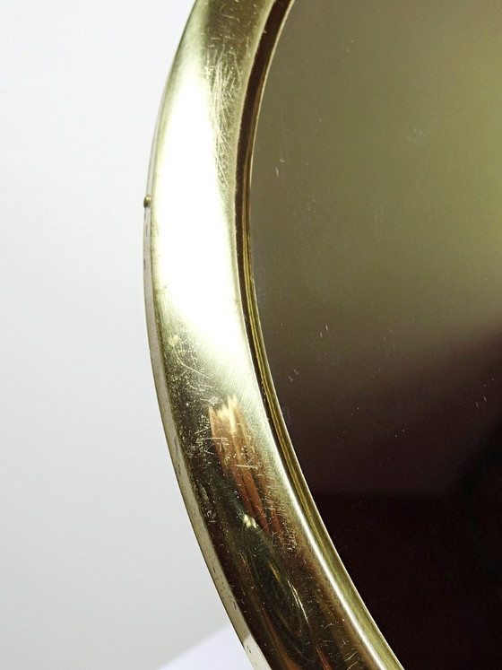 Image 1 of Ovale tafelspiegel met een vintage gouden metalen lijst uit de jaren 1950-1960.