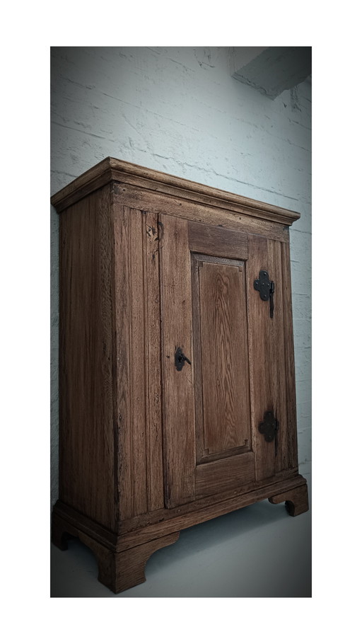 Mobiletto per il pane del XVIII secolo, in rovere massello