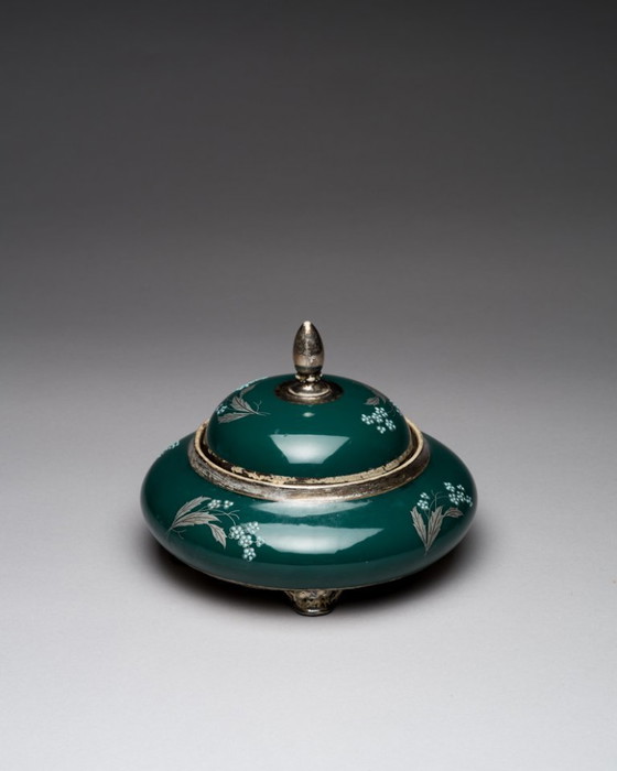 Image 1 of Scatola doppia in porcellana Al-Ka Kunst Kronach con coperchio, colore verde smeraldo con inserti argentati.