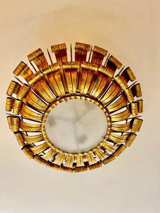 Image 1 of Grote vergulde metalen kroon met origineel glas, 1950