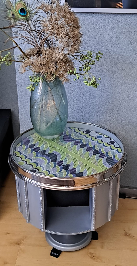 Image 1 of Carousel table