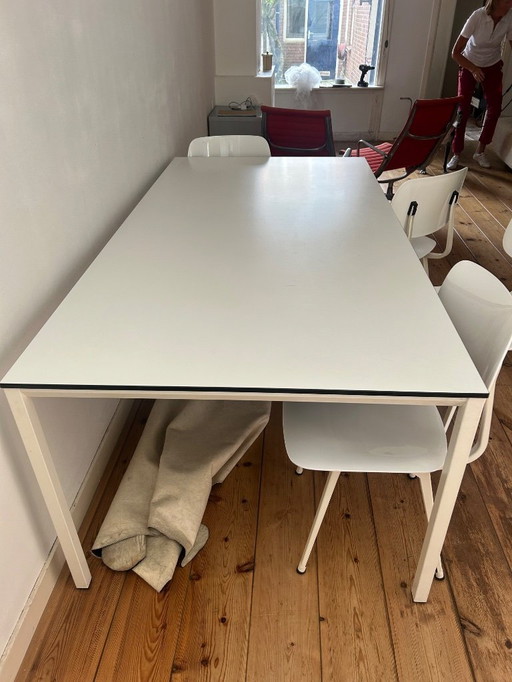 Ahrend revolt chairs and table