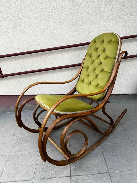 Vintage Rocking Chair in the style of Thonet – Wood (photo 3 of 3)