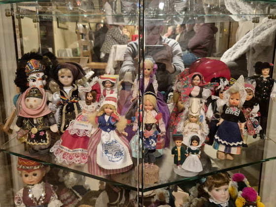 Colección de muñecas con trajes tradicionales – Objetos decorativos, Other (photo 3 of 5)