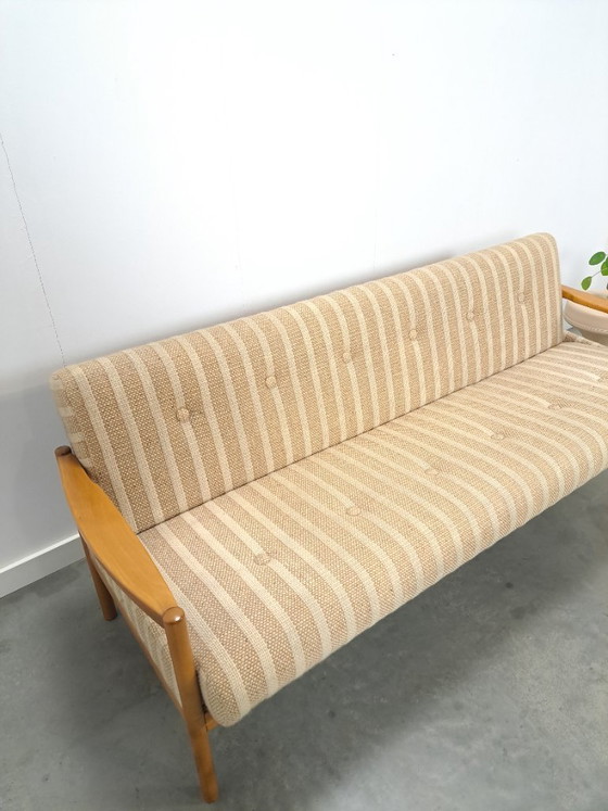 Image 1 of Slaapbank beige gestreept met houten frame