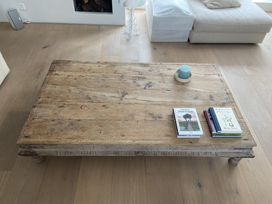 Image 1 of Table basse indienne antique unique en bois 170x100x33 cm