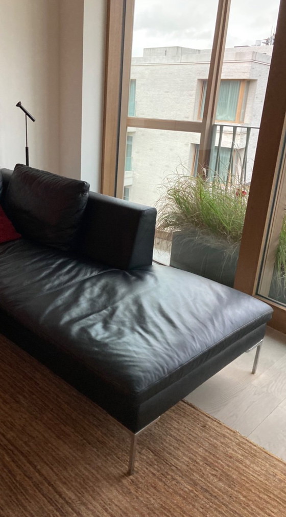 Image 1 of Divano in pelle nera con chaise longue B&B Italia