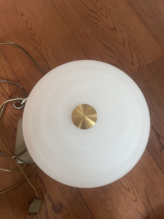 Image 1 of B+M Leuchten  Tafellamp  mat/gepolijst messing mat wit gevlamd glas  Jaren 90