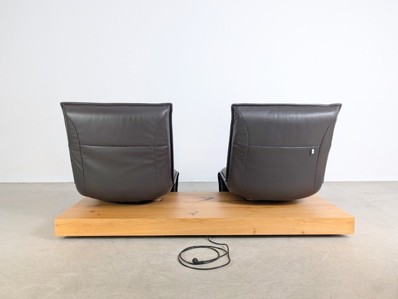 Image 1 of Divano Koinor Free Motion Edit Design Divano in pelle marrone con travi in ​​rovere