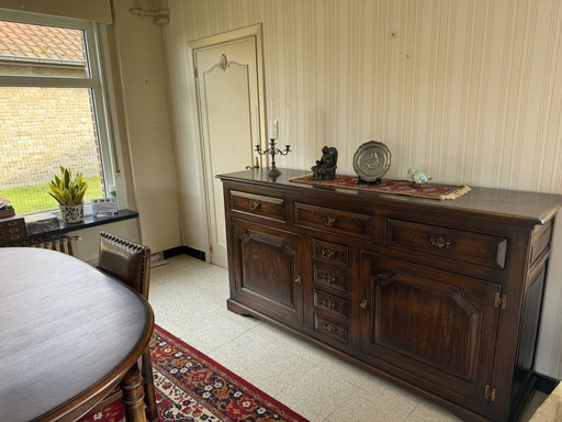 Salle à manger en chêne foncé