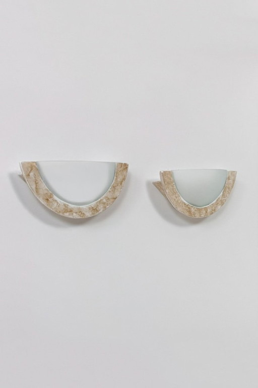 Paar Vintage Wandleuchten, steinfarbener Gips und sandgestrahltes Glas, Frankreich 1970
