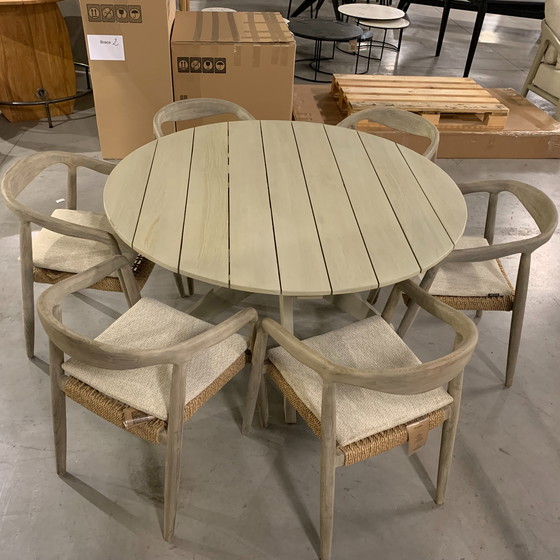 Image 1 of Castle Line Teak Grey Gartentisch - Ø135 mit Gartenstuhl (6er-Set)