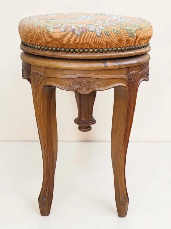 Sgabello da pianoforte girevole a vite, stile Luigi XV, in noce. – Sgabelli, Wood (photo 8 of 9)