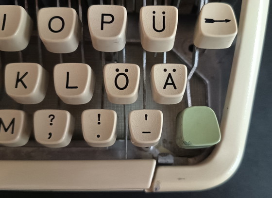 Image 1 of Olympia Splendid33 typemachine, volledig gerestaureerd, met koffer, 1964