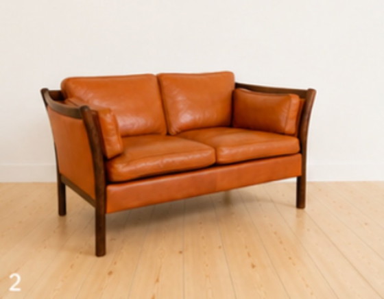 Divano vintage danese a due posti in pelle color cognac, stile metà secolo, anni '60. (photo 8 of 8)