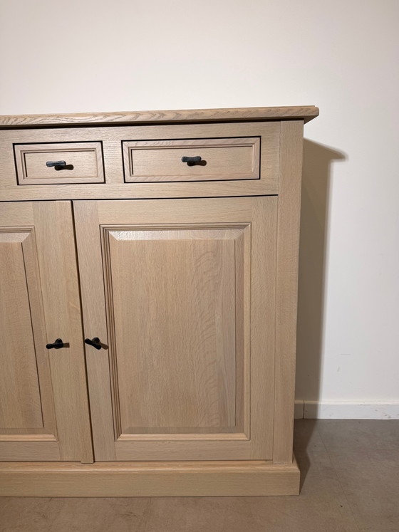 RR Interiors Oak Sideboard (photo 4 of 4)