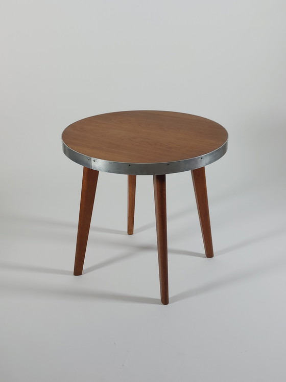 Image 1 of Vintage bijzettafel uit het midden van de vorige eeuw, van hout en metaal.