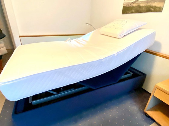 Image 1 of lit à hauteur variable de luxe « aspect sommier à ressorts »