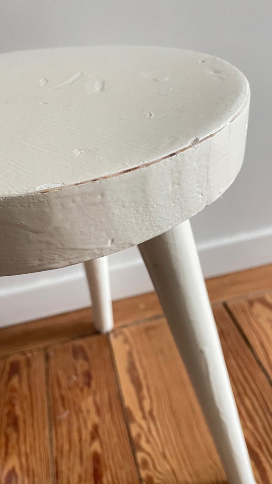 Image 1 of Tabouret tripode bois blanc vintage
