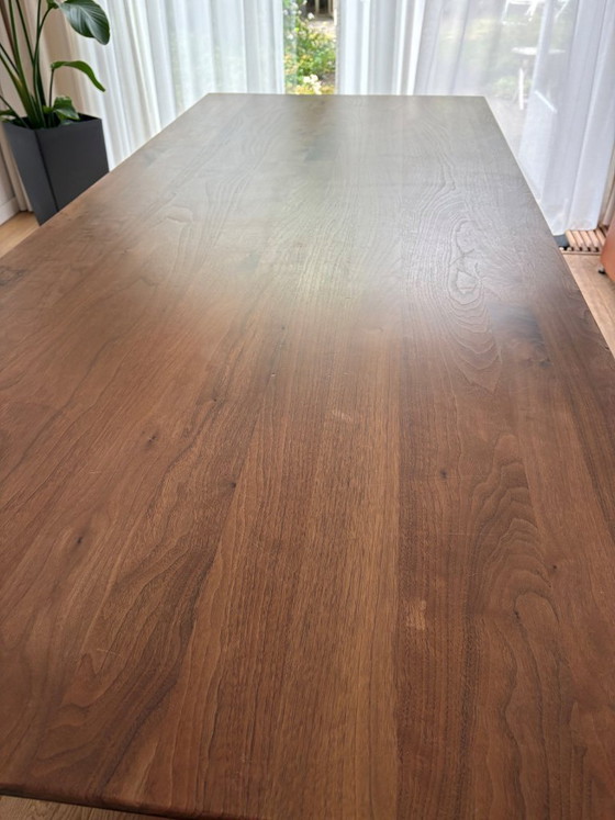 Image 1 of ARCO Lance eettafel – Amerikaans noten – Nederlands design – 90 x 210 cm