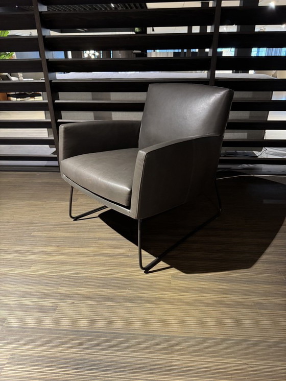 Image 1 of Design on Stock Tumbler fauteuil leder