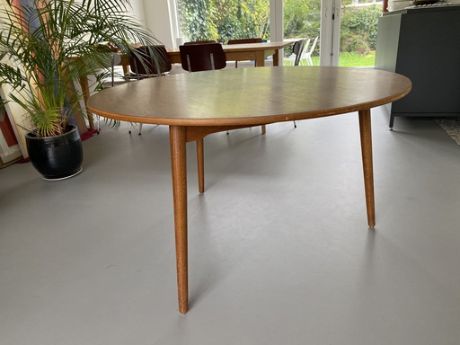 Mesa FH4602 de Hans J. Wegner para Fritz Hansen