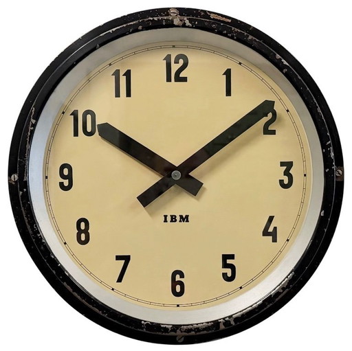 Schwarze Industriewanduhr von IBM, 1950er Jahre