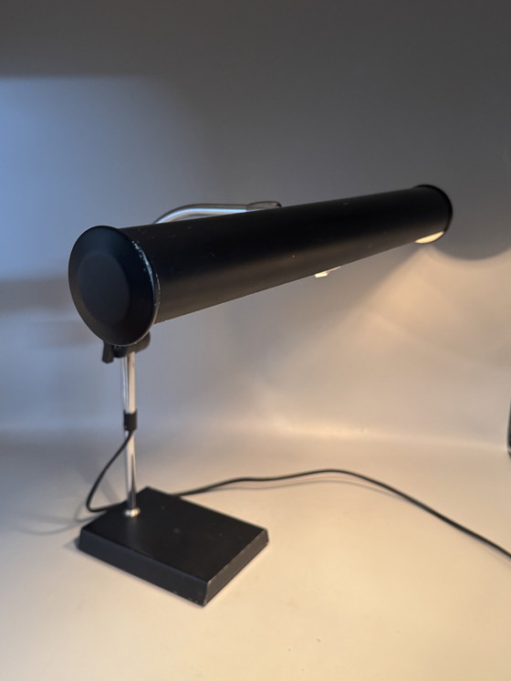 Image 1 of Stijlvolle verstelbare bureaulamp van OMI – Mid-Century functionaliteit met een strakke moderne uitstraling