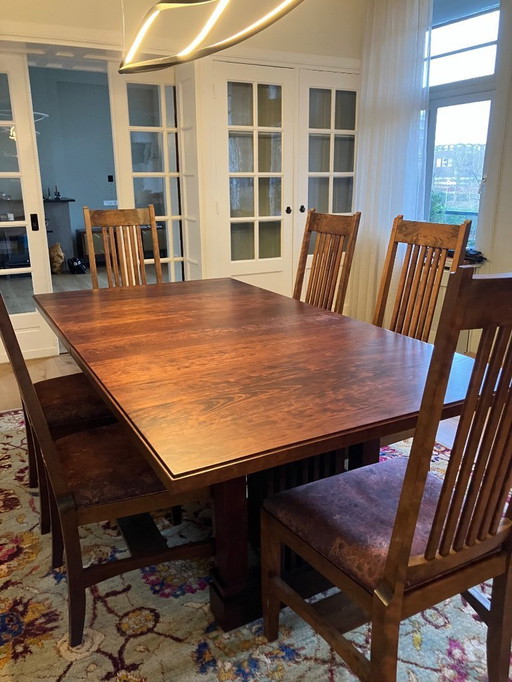 Table de salle à manger et 6 chaises en merisier massif