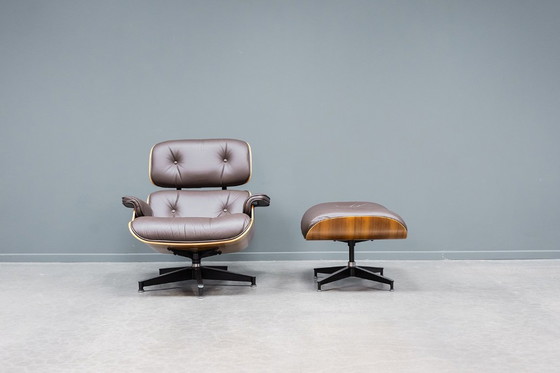 Image 1 of Sillón Eames + otomana