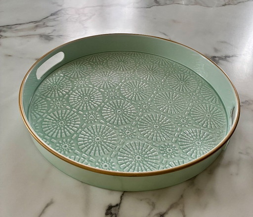 Vassoio in metallo sbalzato