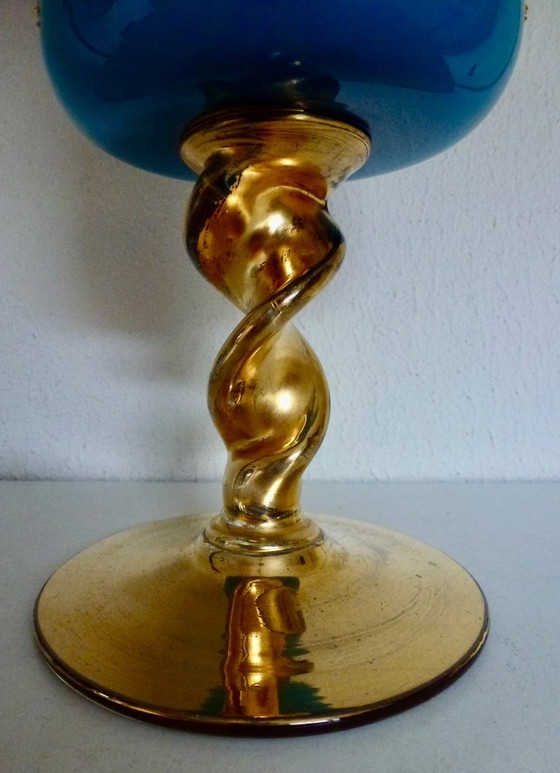 Image 1 of Vintage blauwe glazen beker of kelk in turquoise met goud.