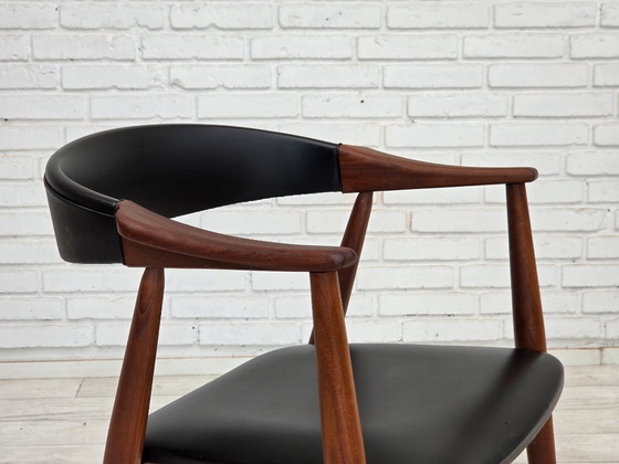 Image 1 of Fauteuil danois des années 1960. Bois de teck, similicuir noir.