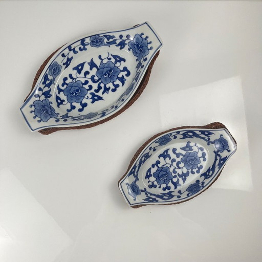 Set of 6 ceramic serving platters in white and blue floral pattern with woven wicker mount, 1970/80
