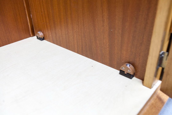 Image 1 of Französischer Kleiderschrank mit geschwungenen Beinen, 3 Türen, 1 Spiegel (27 x 130 cm) und 1 Schublade