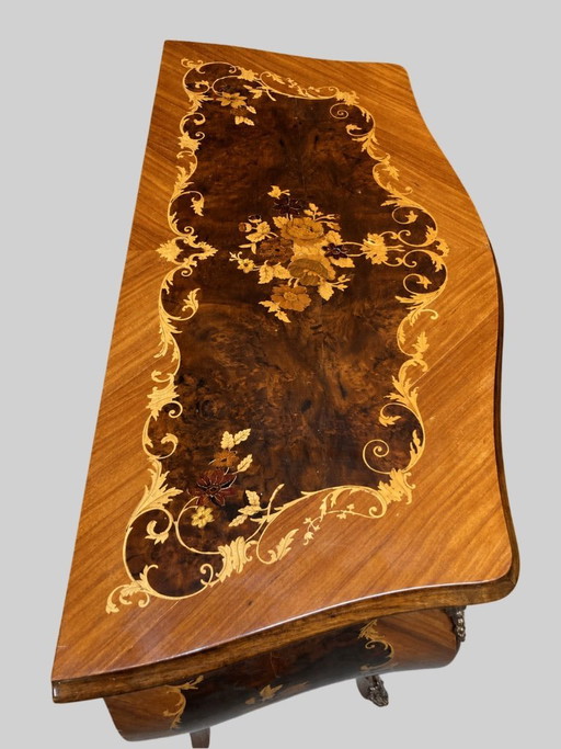 Louis XV-stijl commode met marqueterie en bronsbeslag. – ladekasten, Bronze, Wood