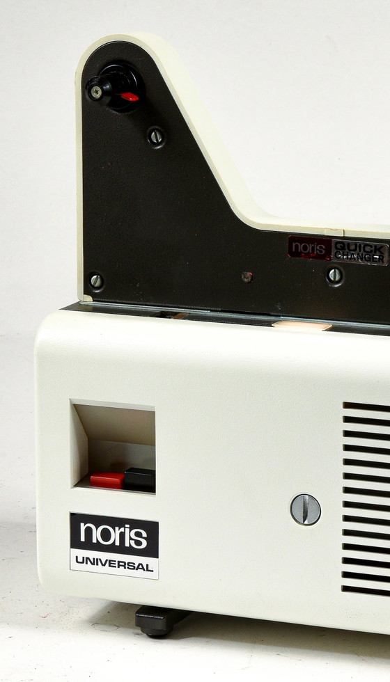 Proyector Noris Universal, Plástico Blanco y Metal, con Caja Original – Focos (photo 10 of 17)