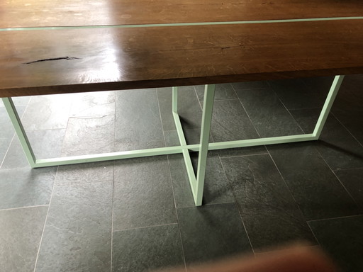 Ontwerp eettafel van Peter Chyczi
