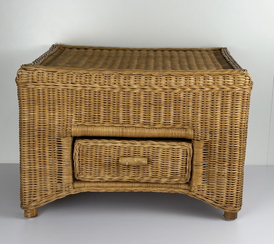 Image 1 of Table basse vintage en rotin avec tiroir table de chevet / table d'appoint