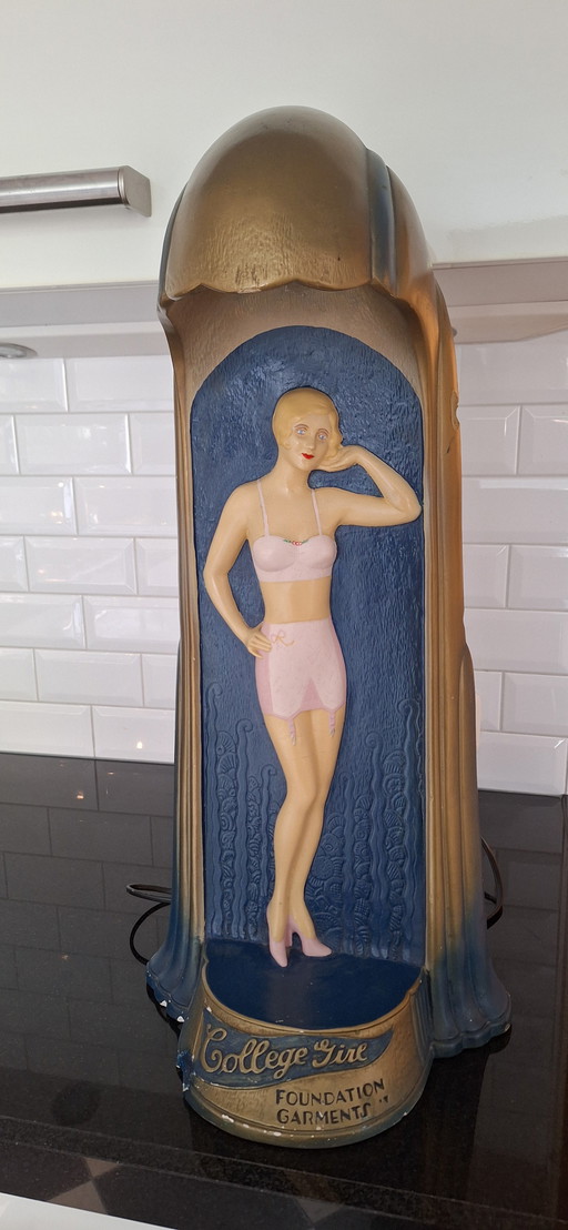 Oggetto pubblicitario d'epoca, modello di lingerie