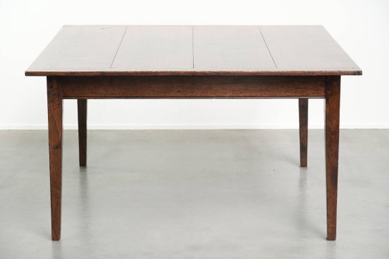 Image 1 of Oude vierkante eikenhouten eettafel uit midden 20e eeuw met 2 lades en prachtige kleuren