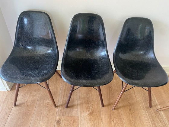 Image 1 of 6x Charles Eames and Herman Miller dining chairs in black fiberglass
