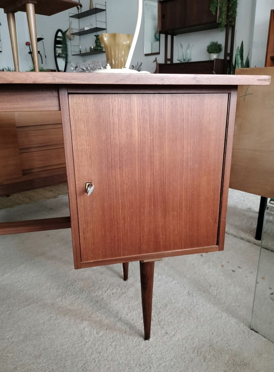 Image 1 of Scrivania vintage in teak, stile metà secolo