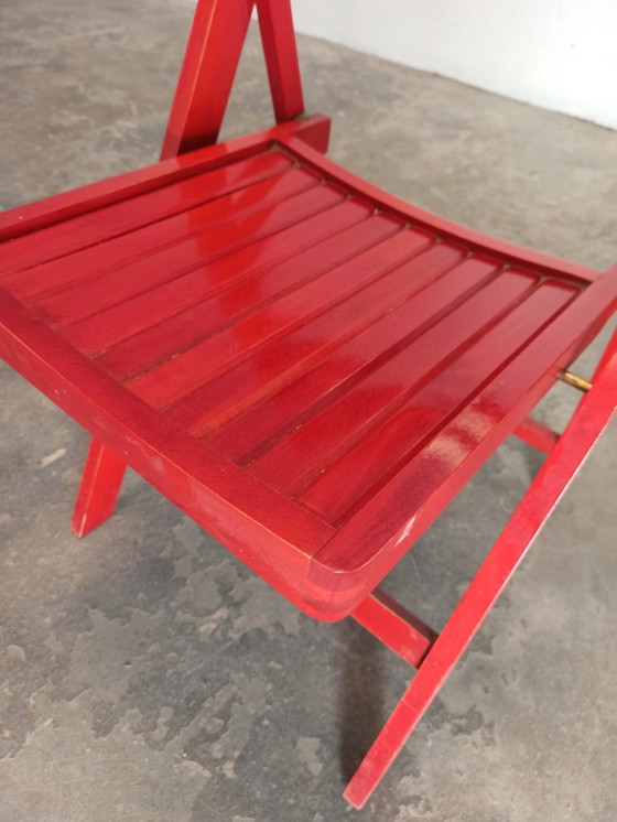 Image 1 of 2 x vintage rode houten klapstoelen