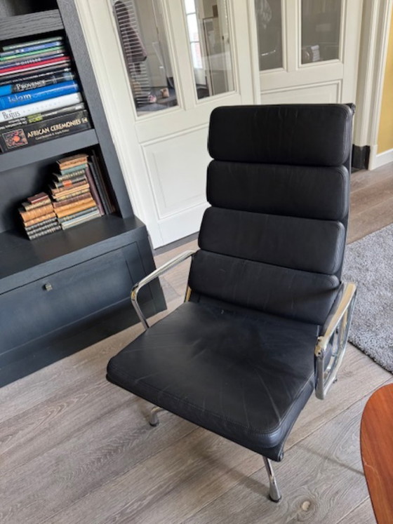 Image 1 of 2 sedie e poggiapiedi in alluminio Charles & Ray Eames EA