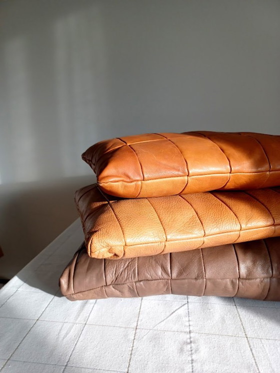 Image 1 of Coussin en cuir vintage années 70-80 - cognac chaud - patchwork