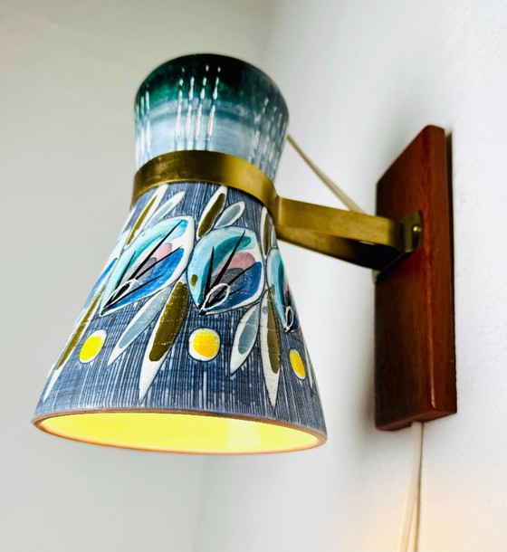 Applique decorativa in ceramica Sgraffito di Tilgmans Keramik, Svezia, anni '60. – Ottone, Legno (photo 8 of 8)