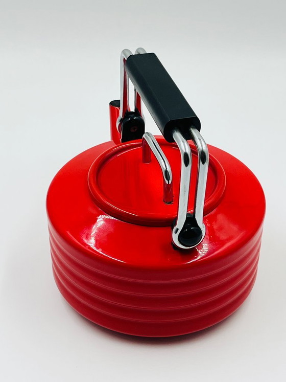 Modernistischer roter emaillierter Blechkessel – Küchenzubehör, Metal (photo 4 of 11)