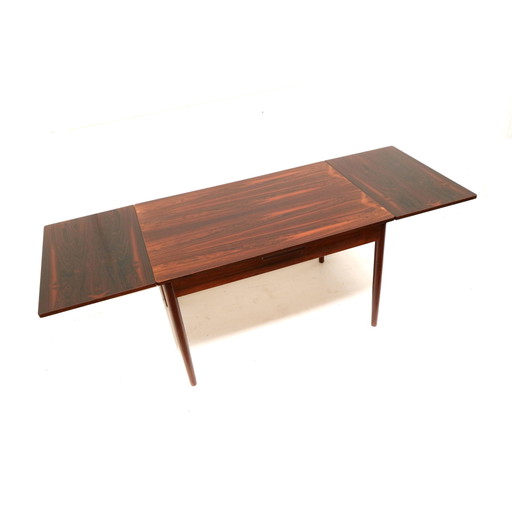 Table de salle à manger extensible en bois de rose fabriquée dans les années 1960